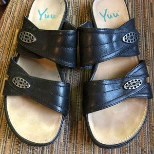 YUU sandals